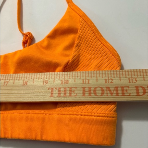 ALO Yoga No Limit Orange Sports Bra with Cross-Back Design. Adjustable Straps - Picture 8 of 12